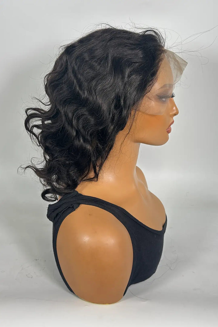 Perruque Body Wave couleur naturelle avec dentelle frontale 13x6 et faux cuir chevelu 10 pouces