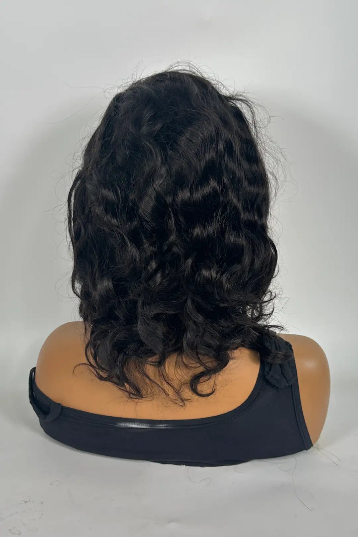 Perruque Body Wave couleur naturelle avec dentelle frontale 13x6 et faux cuir chevelu 10 pouces