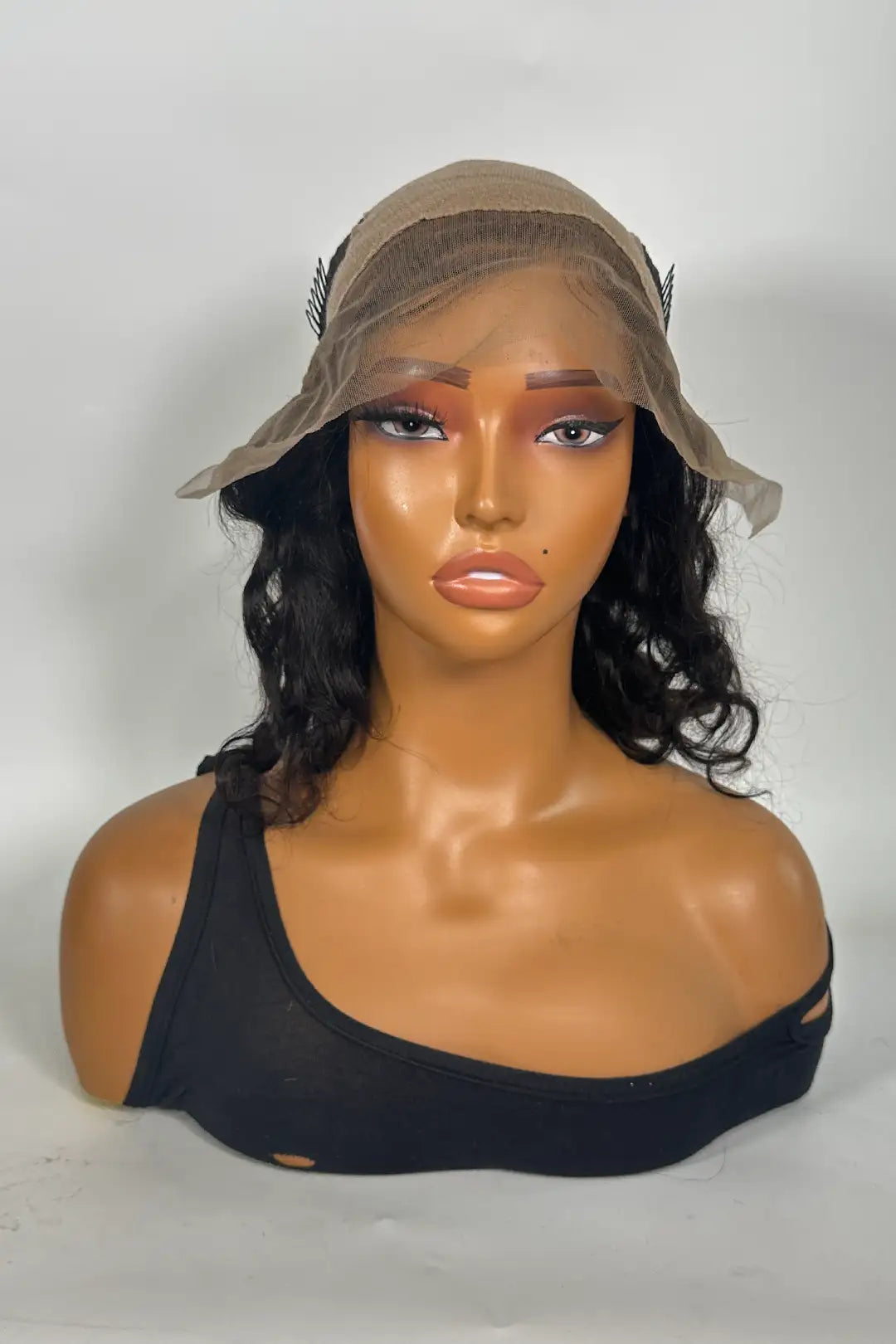 Perruque Body Wave couleur naturelle avec dentelle frontale 13x6 et faux cuir chevelu 10 pouces