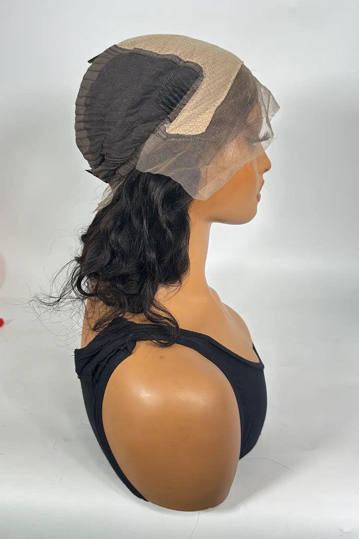 Perruque Body Wave couleur naturelle avec dentelle frontale 13x6 et faux cuir chevelu 10 pouces