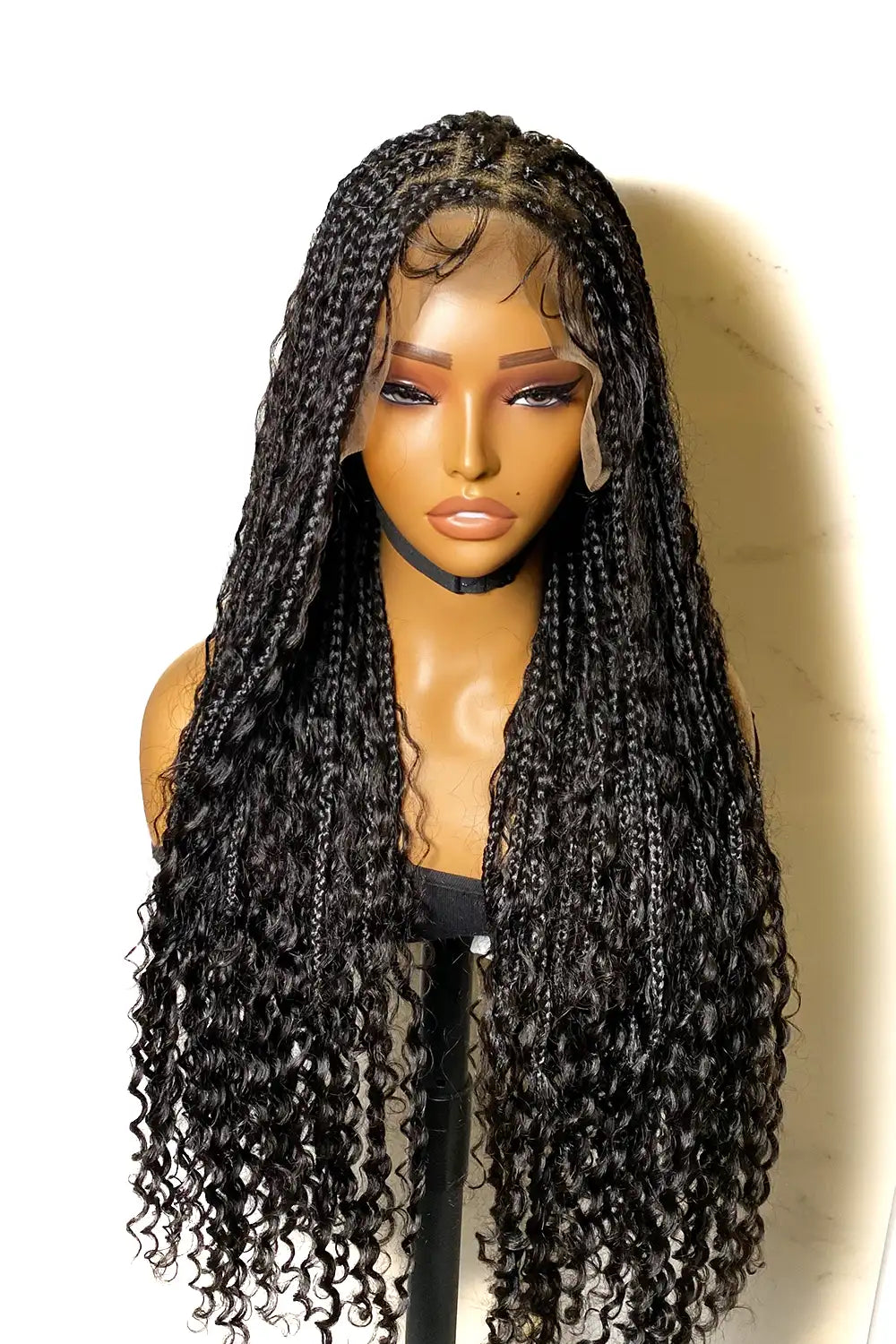 Pérruques tresses box braids bohèmes en 100% cheveux humains avec dentelle HD transparente intégrale.