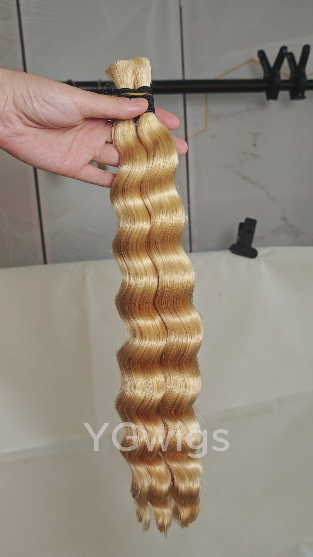 Cheveux humains blonds ondulés 613 pour tressage BU05