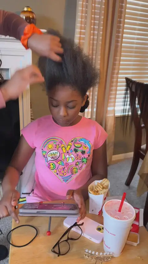Tiktok Influencer candacelana Showing The Braiding Process Of Loose Wave Bulk Hair Natural Black