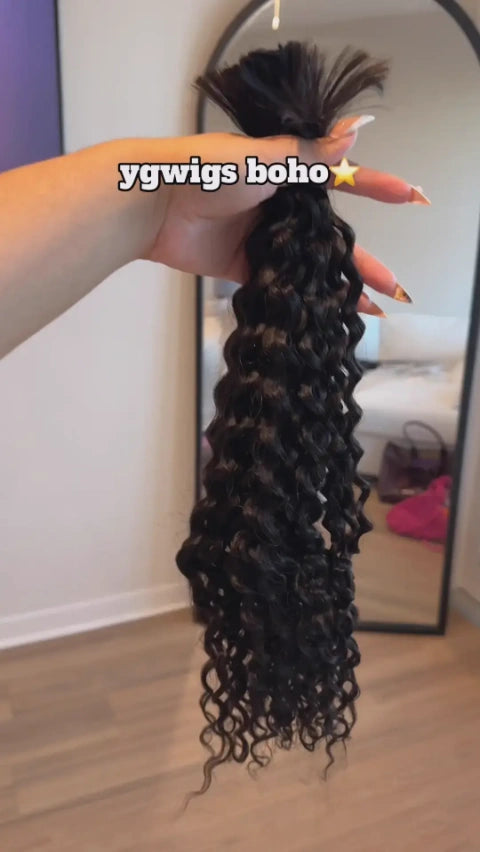 Tiktok Influencer-craveemyah is Showing The Braiding Process Of Wavy Loose Hair