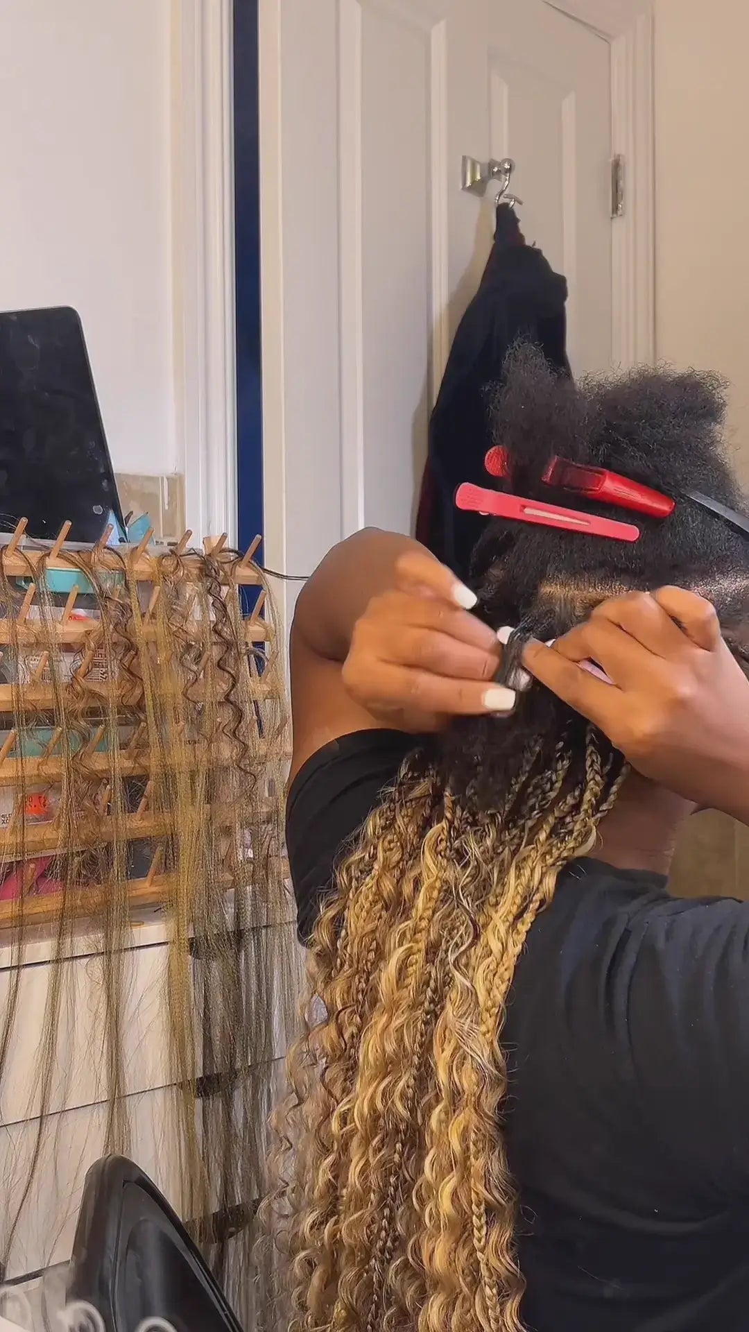 Tiktok Influencer-idfwyou Is Showing The Process Of Braiding #27/#613 Piano-Colored Dark Wavy Hair-01