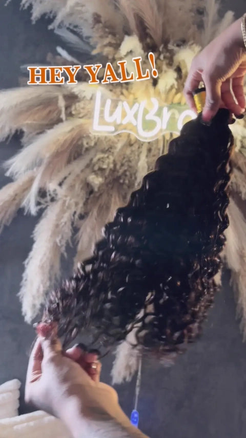 Tiktok Influencer-tha0nlymyah  is Showing The Braiding Process Of Wavy Loose Hair
