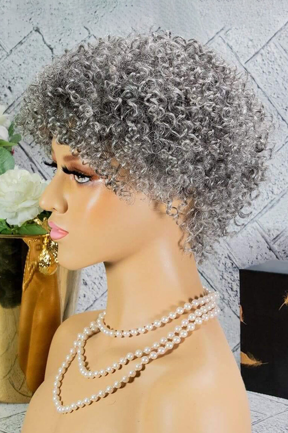 Perruque Bob bouclée gris argenté courte pour dame cheveux humains sans dentelle MM02