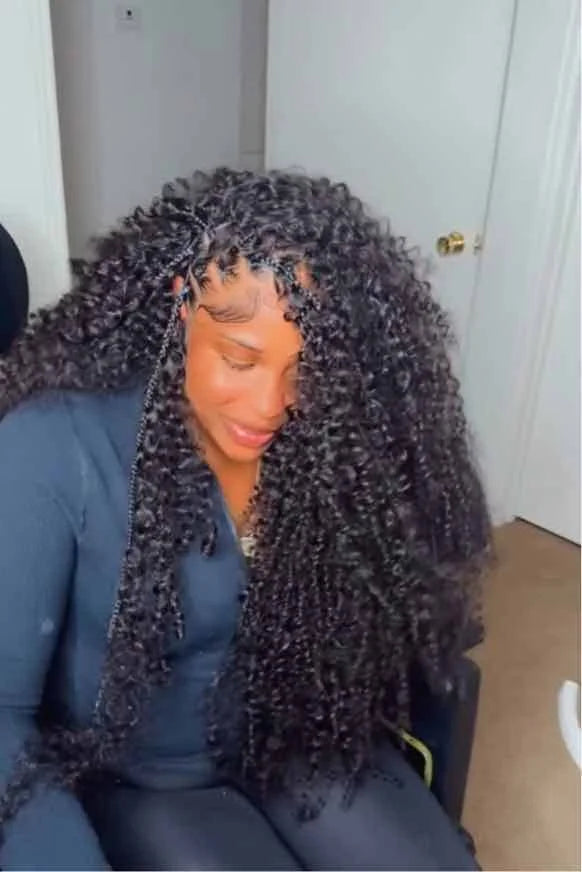 Ins influencer tj_hairstyles._ shows the braiding process of burmese curly with spiral curls ends bulk hair