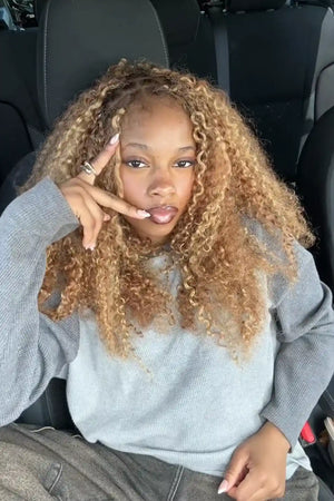 Tiktok influencer cassie jane shows the braiding process of 27/30 mixed color water deep wave feather crochet human hair