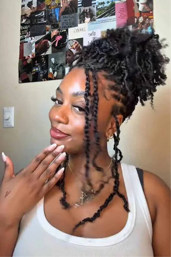 Tiktok influencer kaelaa.bb shows the braiding process of tight curly feather crochet hair extension