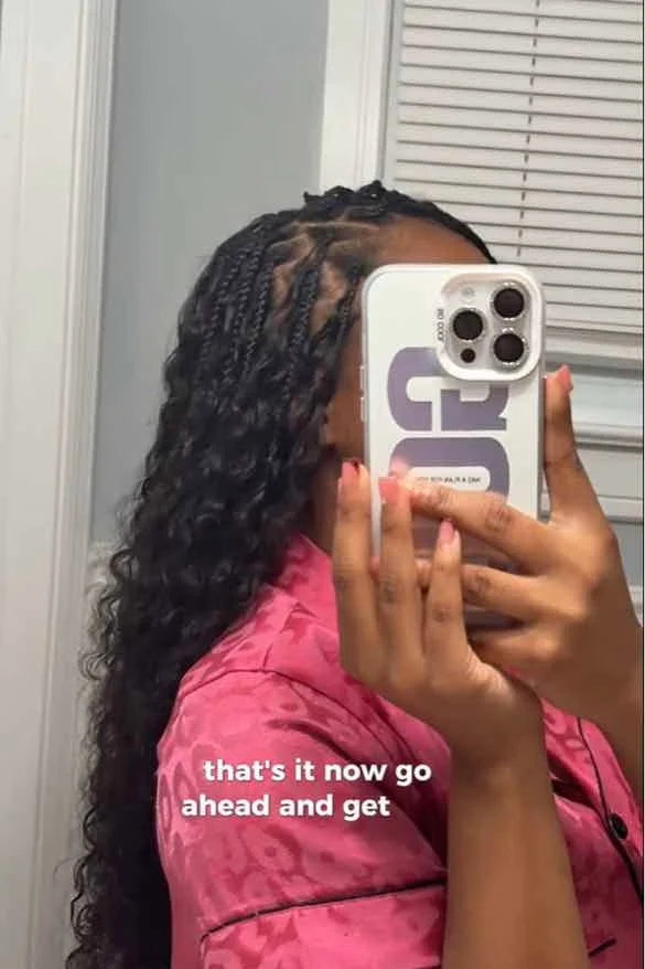 Tiktok influencer ladyy.chaa shows the braiding process of water deep wave feather crochet hair extension