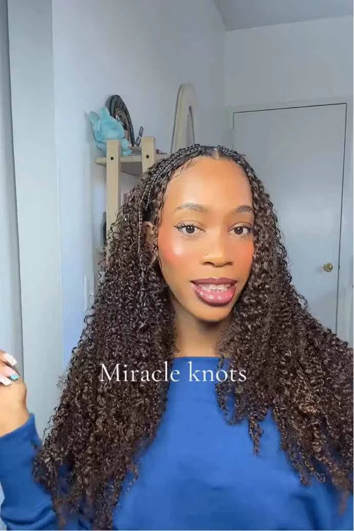 Tiktok influencer theadaedit shows the braiding process of t1b/4 ombre color tight curly feather crochet hair extension