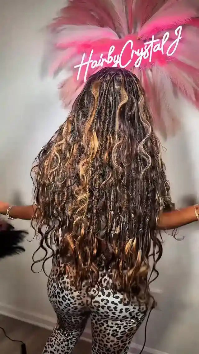 Long highlighted boho knotless braids with loose curls, hairstylist in Brookhaven, GA