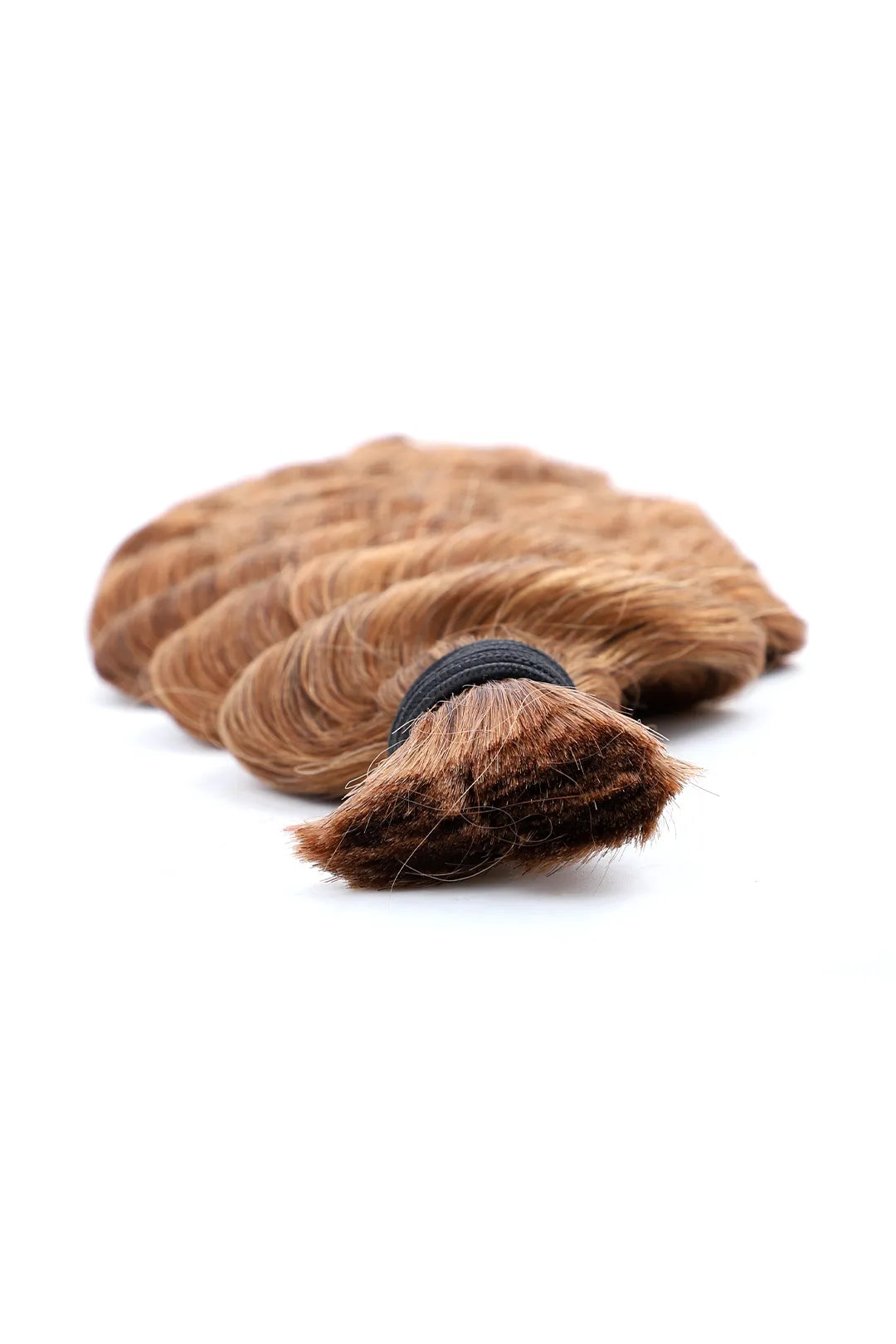 Detail of the ends of 30 auburn brown bulk hair for braiding deep wave bu07