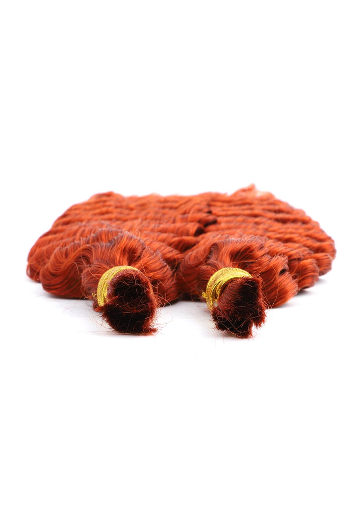 Detail of the ends of 350 ginge deep wave bulk human hair for braiding bu20