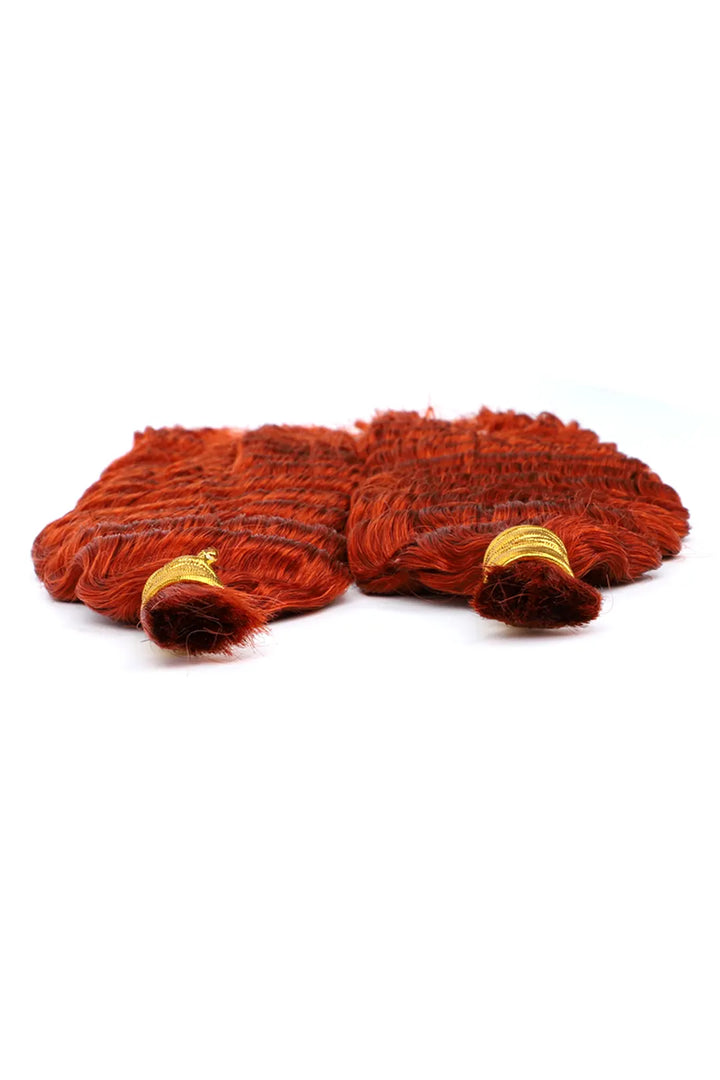 Detail of the ends of copper red deep wave bulk human hair for braiding bu23