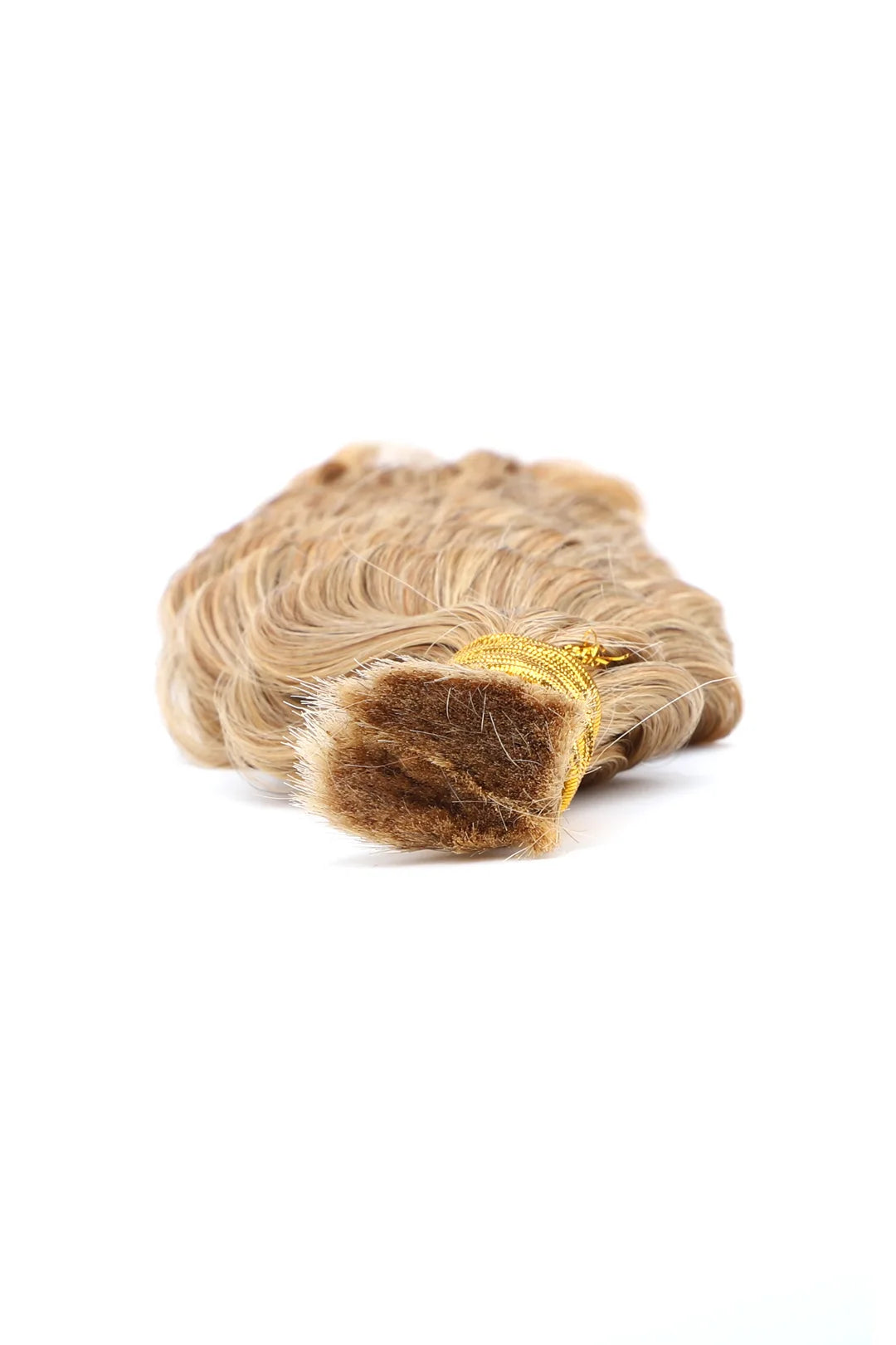 Detail of the ends of double drawn medium blonde bulk hair loose deep wave bu38