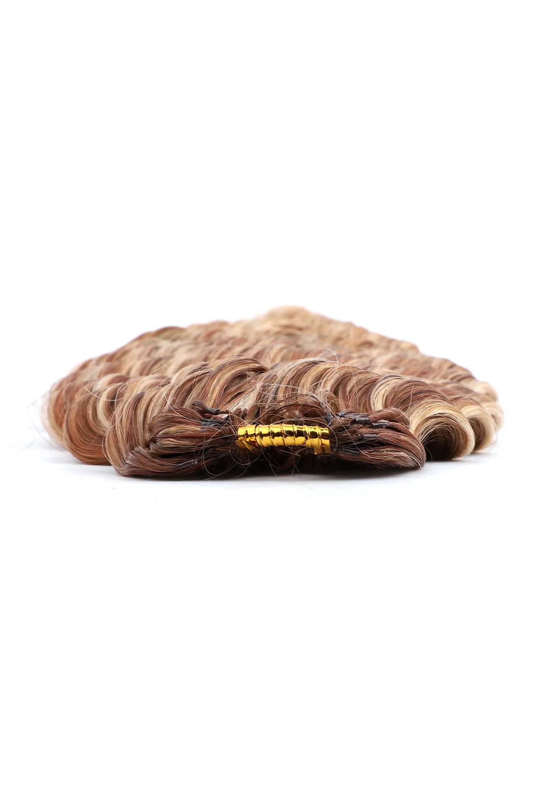 Detail of the ends of highlight blend #27/30/613 deep wave feather crochet human hair