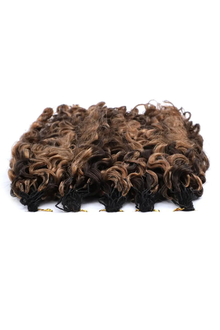 Detail of the ends of highlight blend #4 /30 water deep wave feather crochet human hair