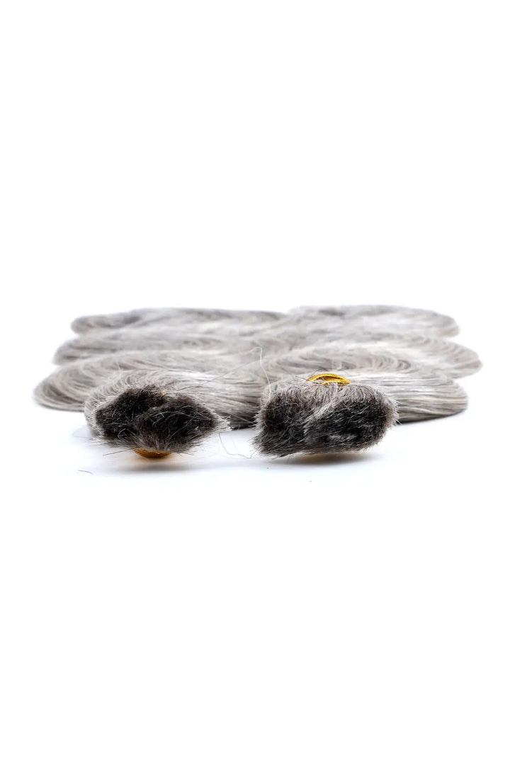 Detail of the ends of salt and pepper bulk hair body wave for braiding 85  gray bu32