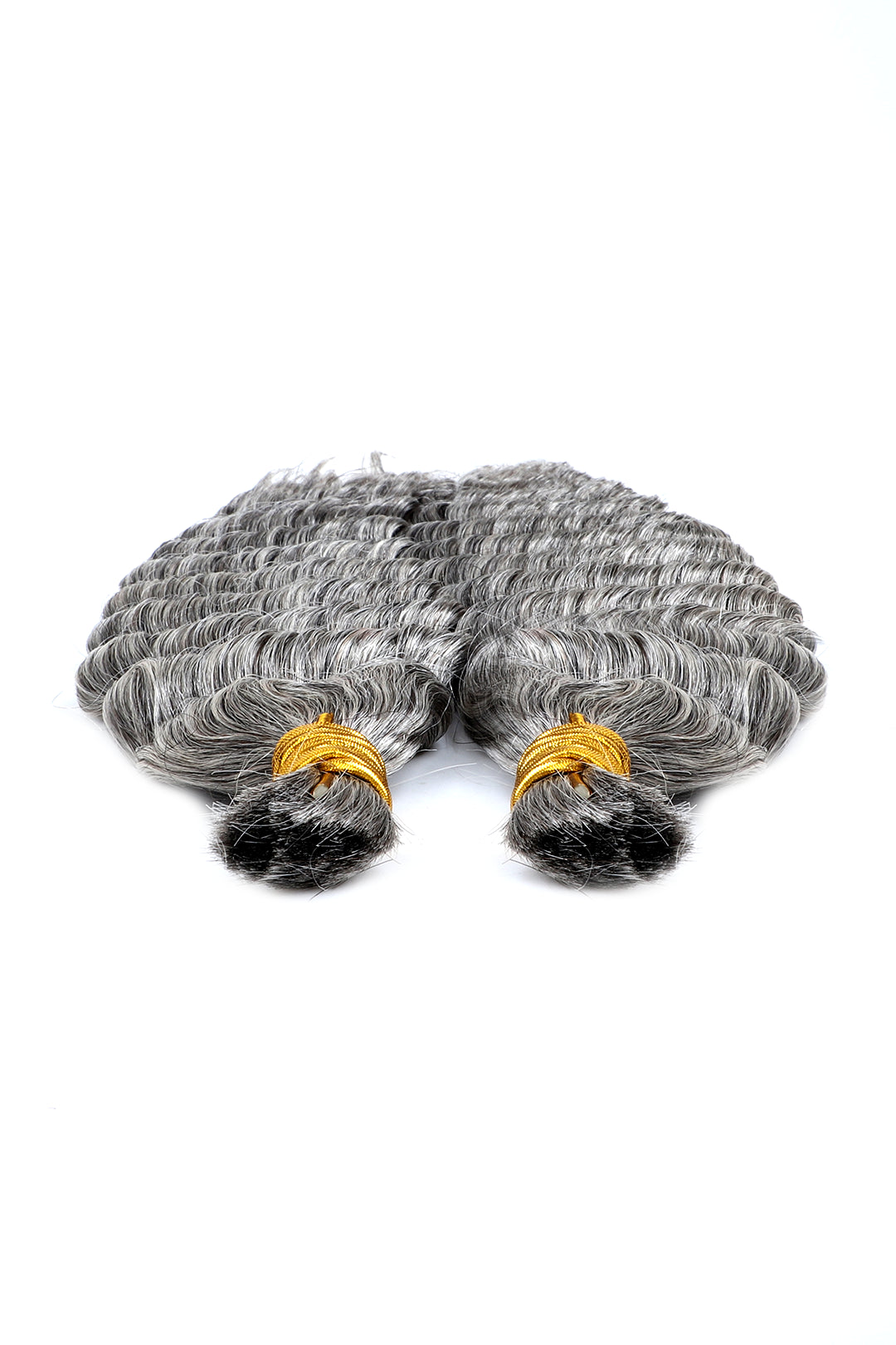 Detail of the ends of salt and pepper bulk hair deep wave 70% gray bu32