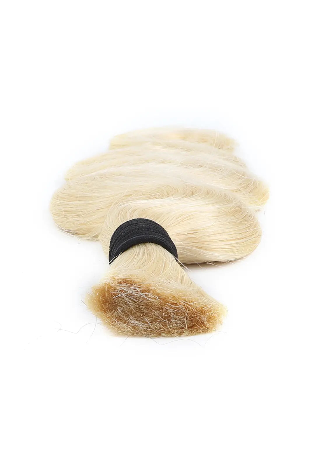 Detail of the ends of single drawn 613 blonde body wave bulk human hair for braiding