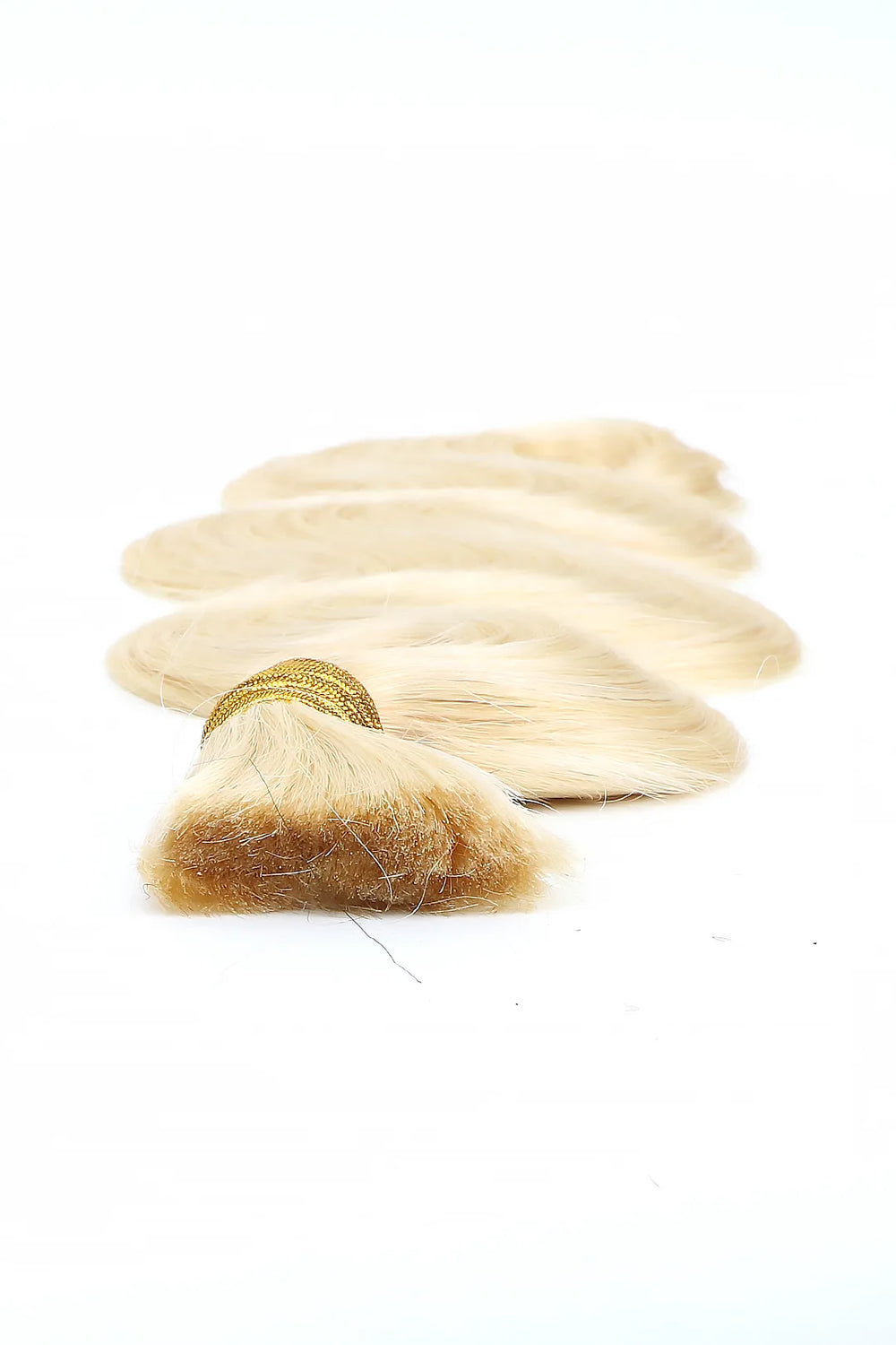 Detail of the ends of single drawn 613 blonde body wave bulk human hair for braiding