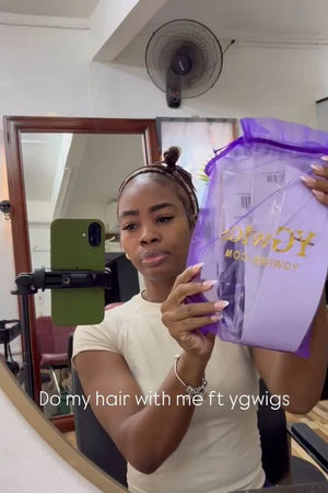Ins influencer getbraidedwithmel shows the braiding process of spanish curly braiding feather crochet hair