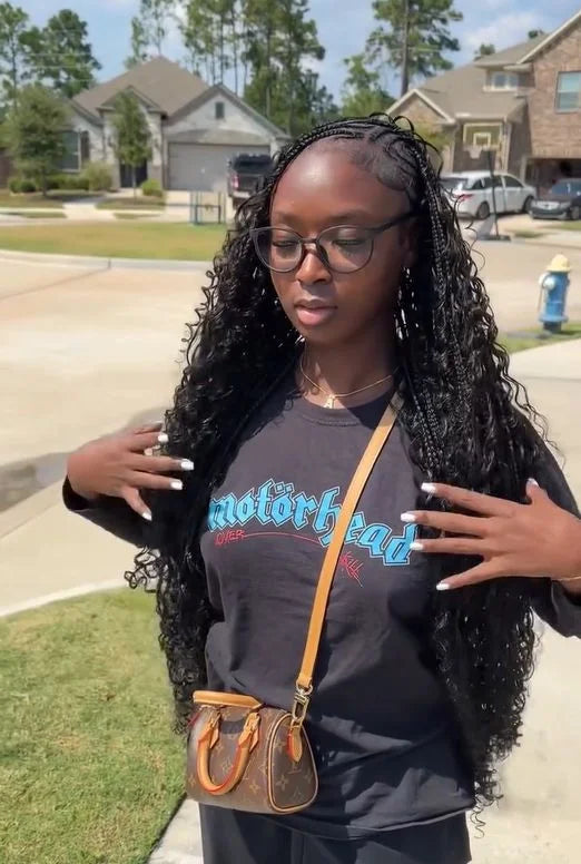 Ins influencer thelayexperiencee shows the braiding process of deep wave braiding feather crochet hair