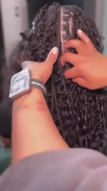 Internet Celebrity-Touchedbyriy  Shows The Braiding Process Of Pre-Divided Deep Wave Bulk Hair