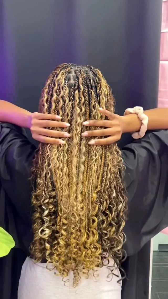 Blonde boho knotless braids with loose wavy strands and soft curly texture, hairstylist located in Franklin Square, NY