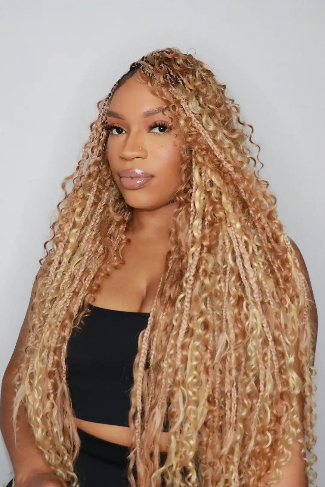 Model display picture of 27/30 piano color deep wave bulk braiding hair extensions bu12