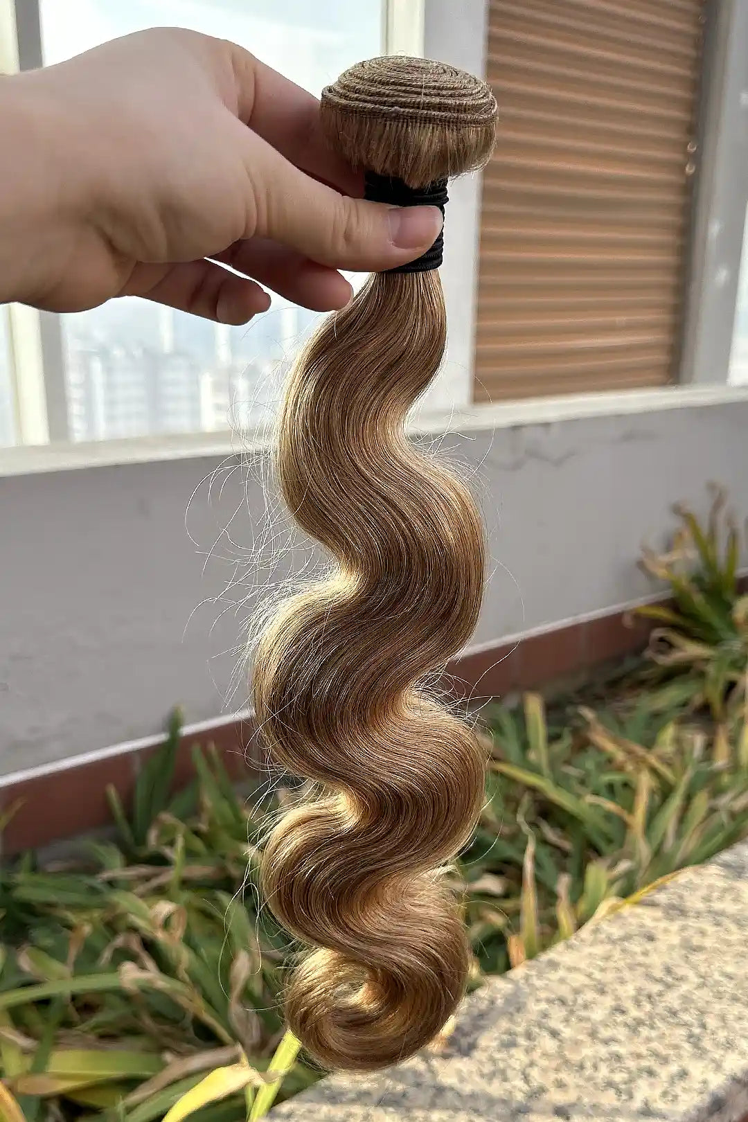 Outdoor picture of 27 honey blonde body wave hair bundles sew in extensions