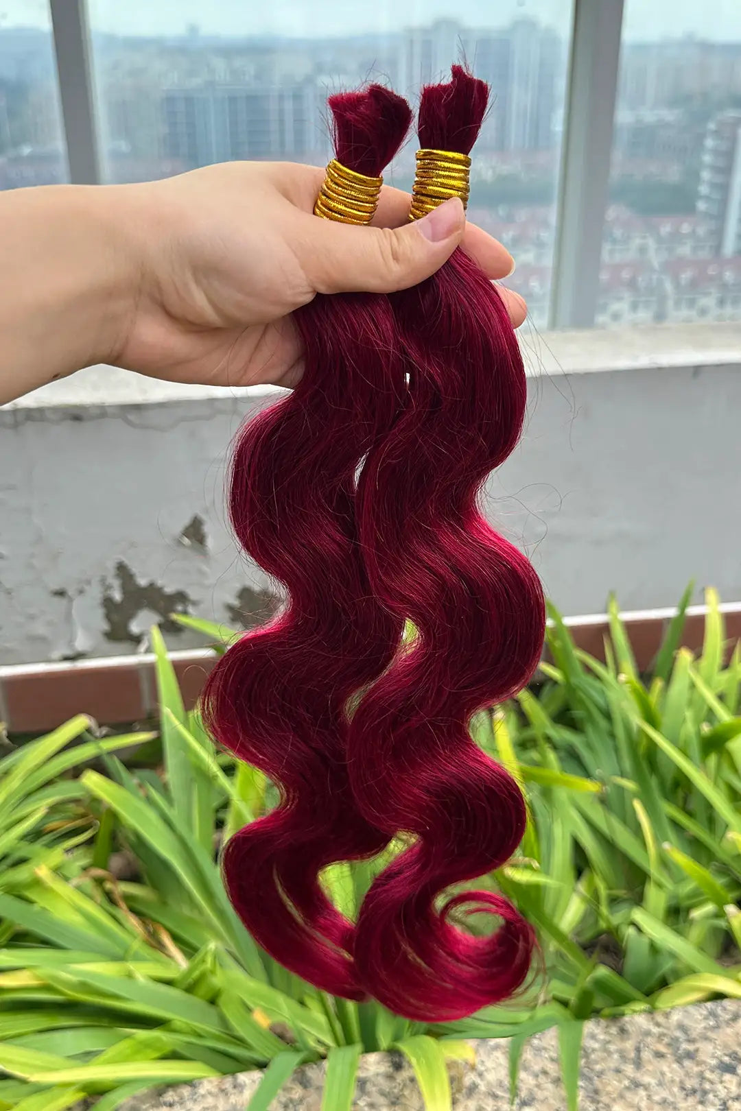 Outdoor picture of burgundy 99j body wave bulk human hair for braiding bu28