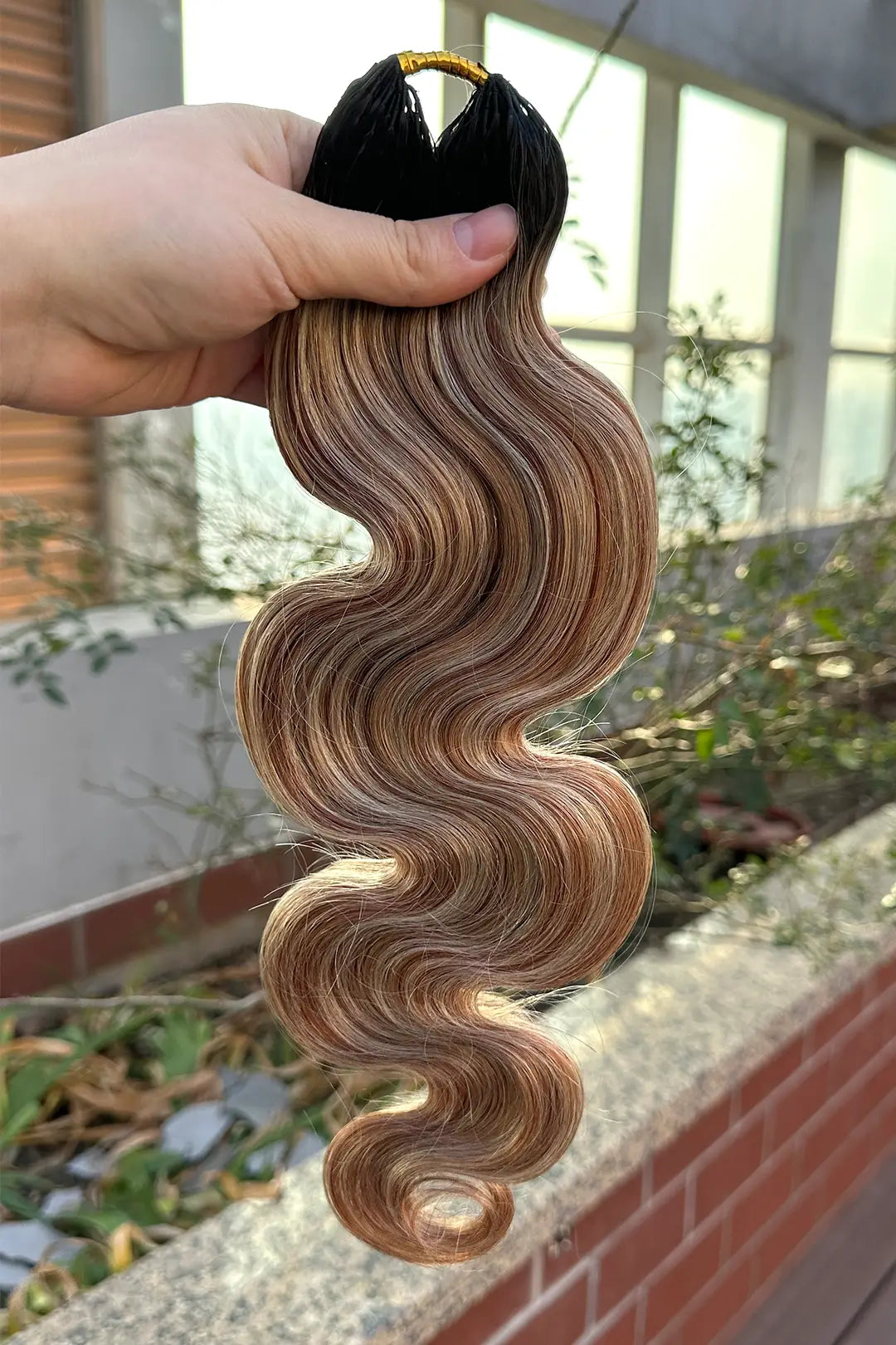 Outdoor picture of T natural black root mixed 27/30/613 body wave feather crochet human hair