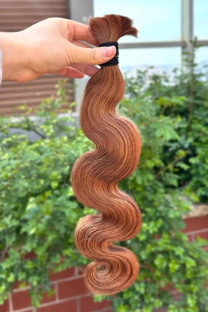 Outdoor picture of auburn brown bulk hair for braiding body wave bu52