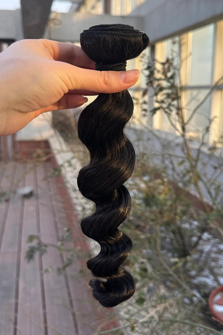 Outdoor picture of cambodia virgin hair bundles sew in extensions loose wave