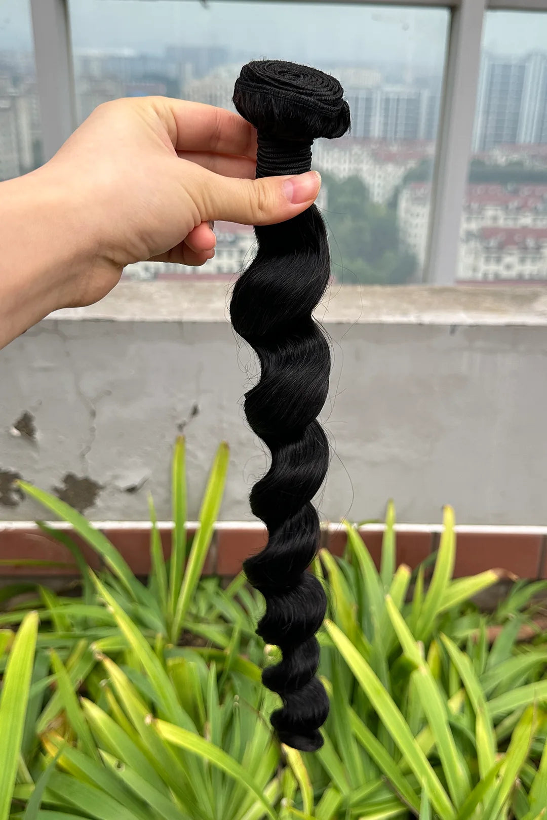 Outdoor picture of cambodia virgin hair bundles sew in extensions loose wave