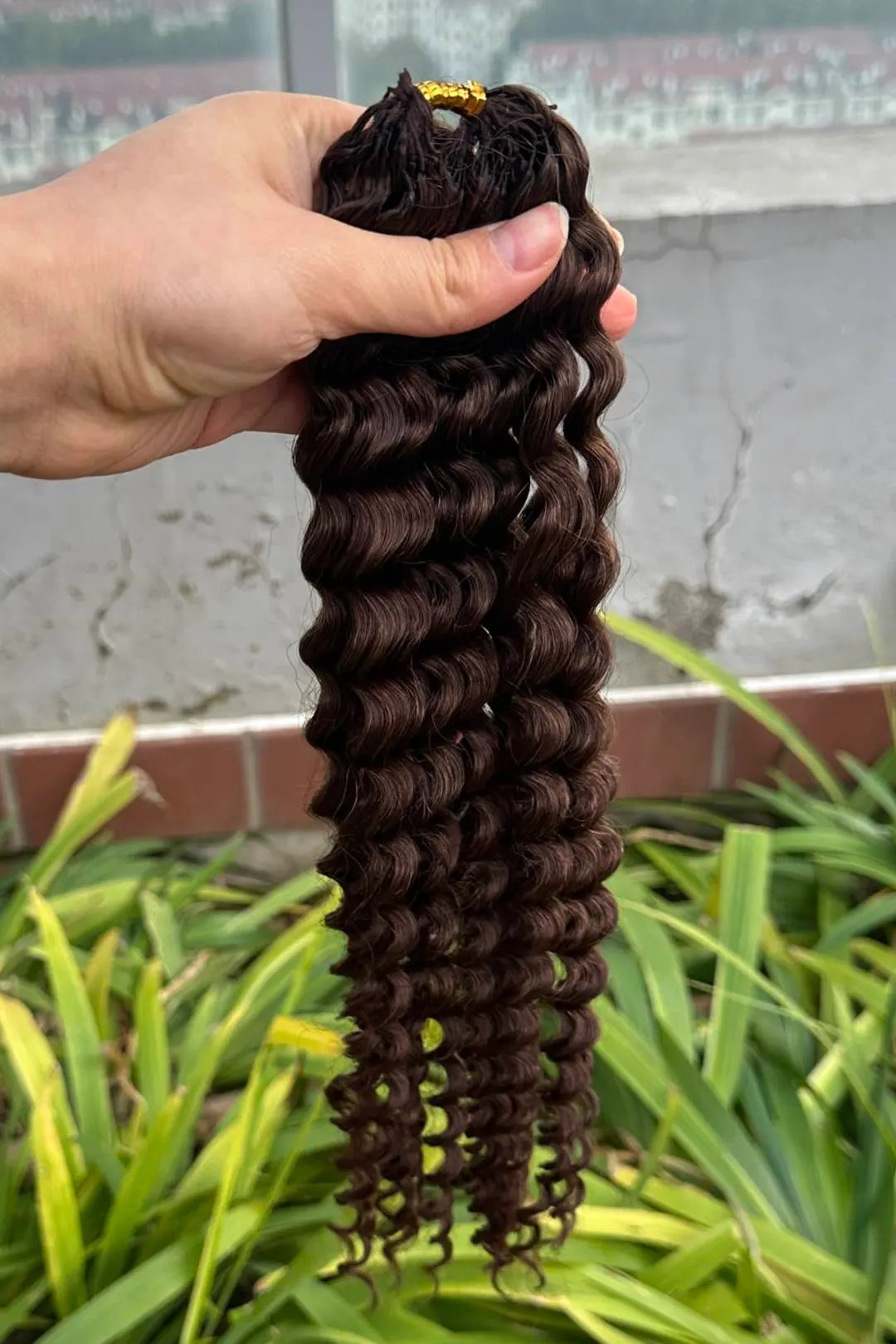 Outdoor picture of dark brown water wave feather crochet human hair extension fe35 60g