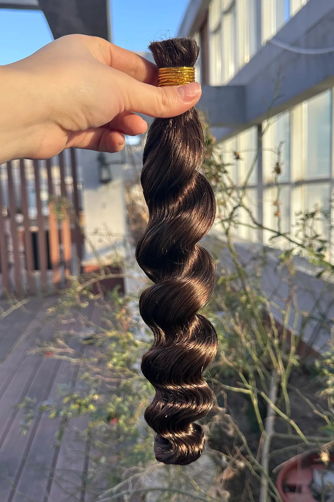 Outdoor picture of double drawn dark brown loose wave bulk hair for braiding bu63