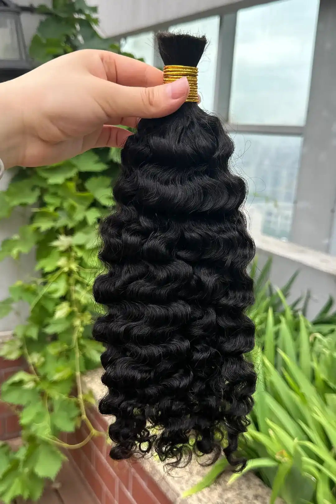 Outdoor picture of double drawn water deep wave bulk human hair for braiding