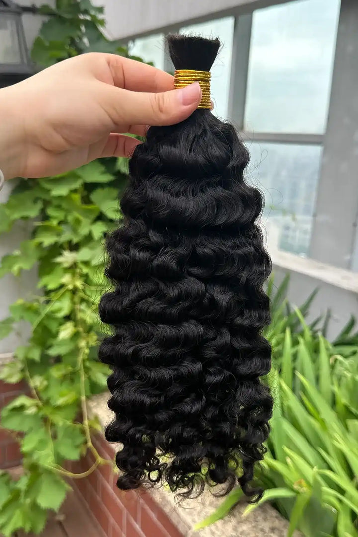 Outdoor picture of double drawn water deep wave bulk human hair for braiding