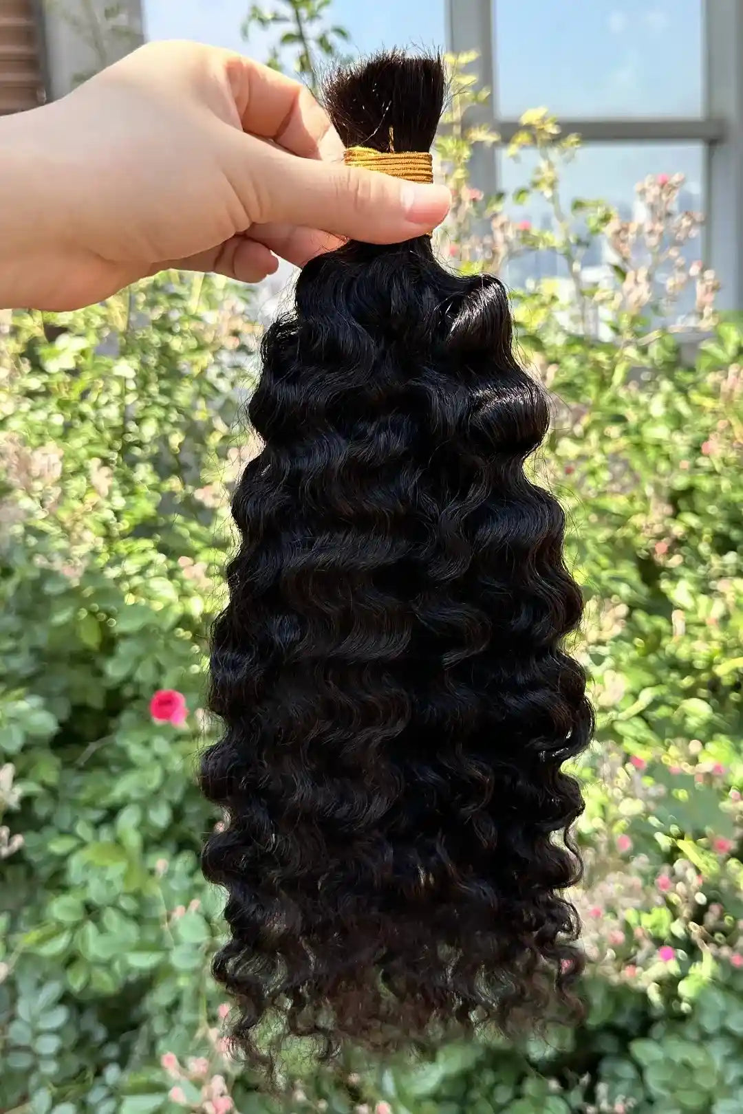 Outdoor picture of double drawn water deep wave bulk human hair for braiding