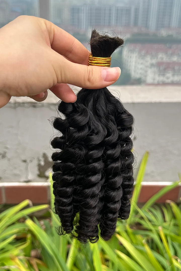 Outdoor picture of twist curly bulk human hair for braiding natural black bu26