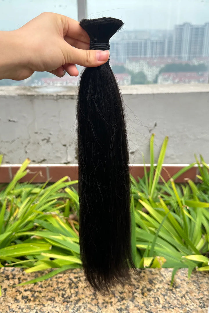 Outdoor picture of yaki bulk human hair for braiding natural black bu33