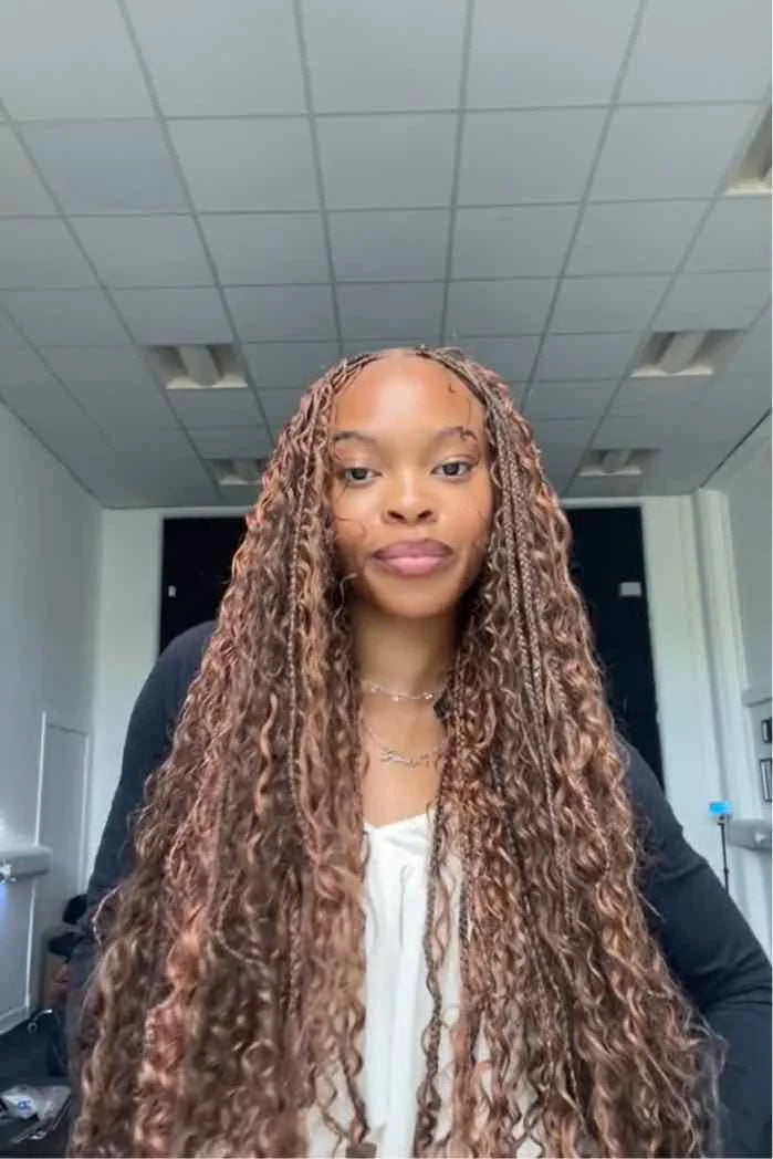 Tiktok influencer _tabithatope shows the braiding process of #33 dark auburn brown deep wave bulk hair