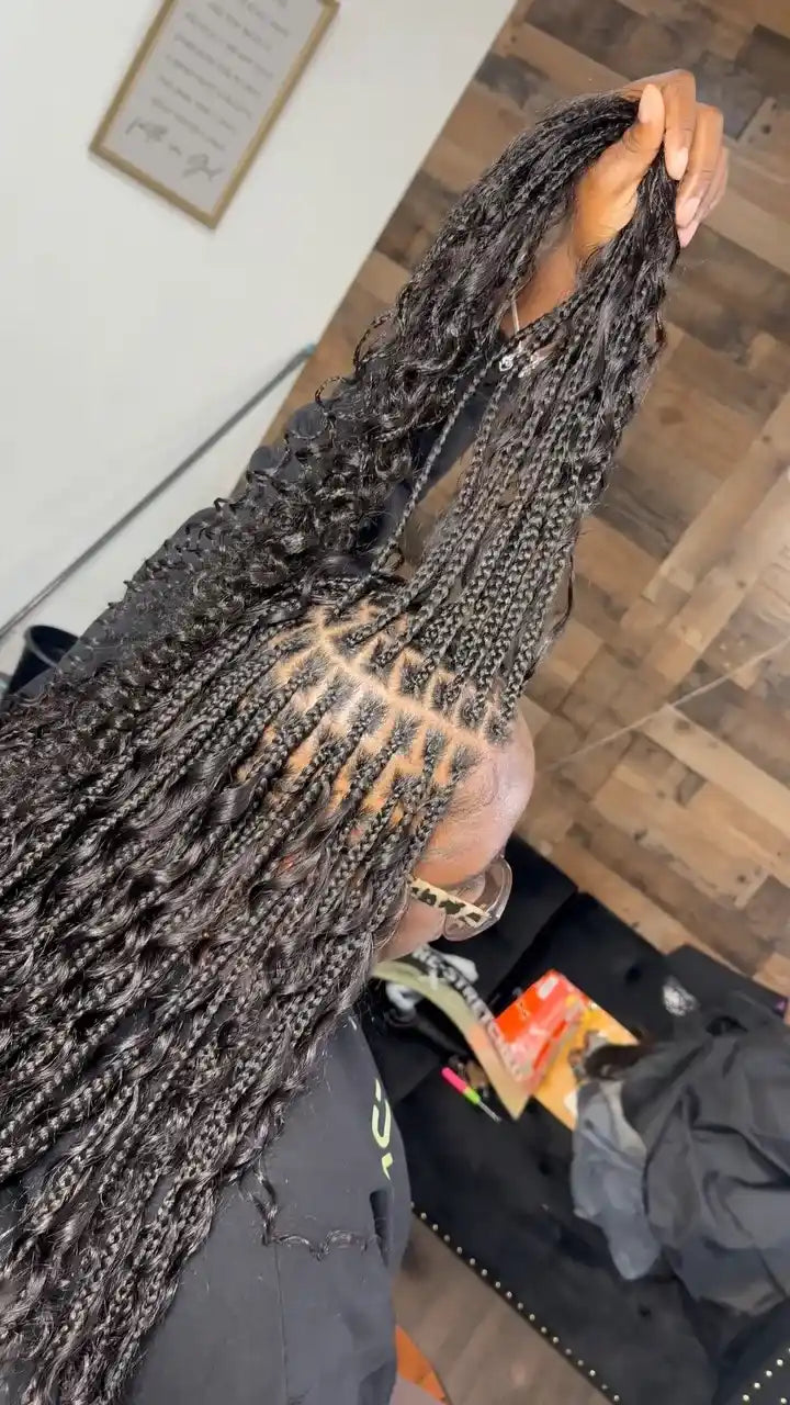 High braided ponytail with small knotless braids, curly strands, and detailed scalp parting, hairstylist located in Fort Lauderdale, FL