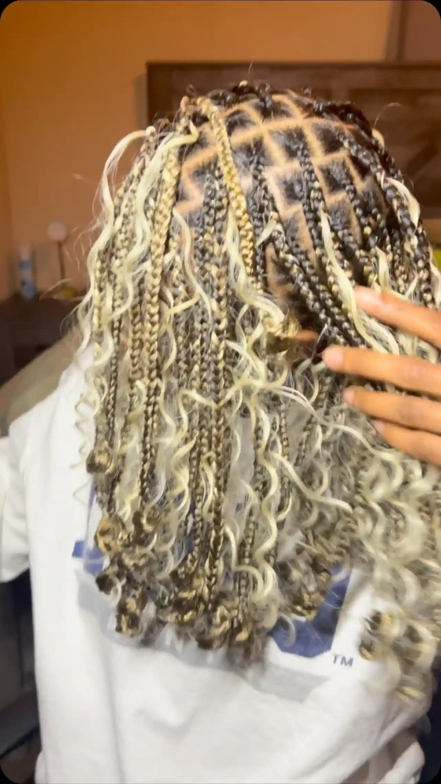 Short blonde and black boho knotless box braids with curly strands and geometric parting, hairstylist located in Elba, AL