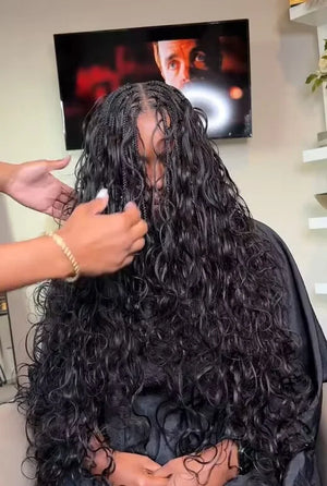 Tiktok influencer dessibeauty shows the braiding process of body wave braiding feather crochet hair