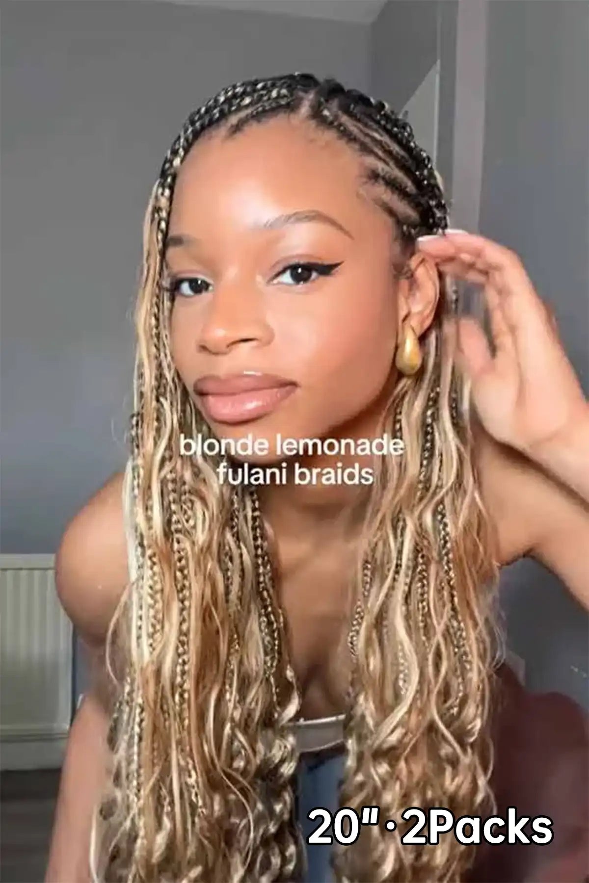Tiktok influencer fionaakenny shows the braiding process of #27/30/613 piano color body wave bulk hair